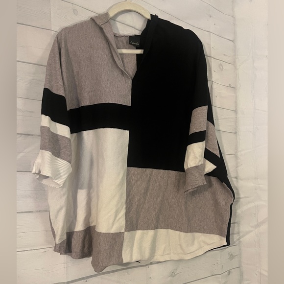 NWOT sweater/hoodie - Picture 2 of 6